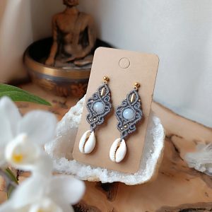 Boucles macramé perles d'agate et cauris
