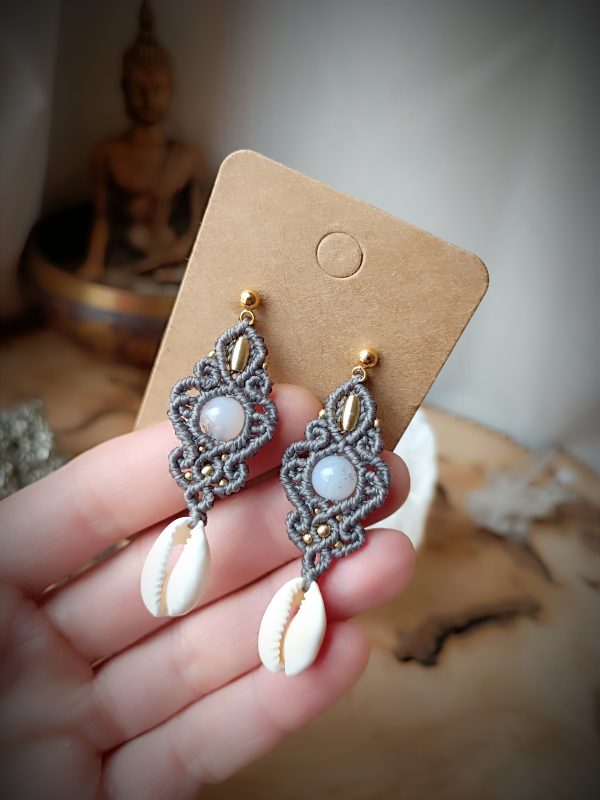 Boucles macramé perles d'agate et cauris – Image 3
