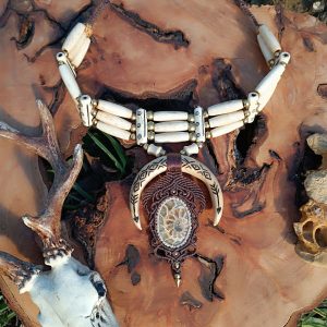 Collier ras-de-cou ammonite fossile