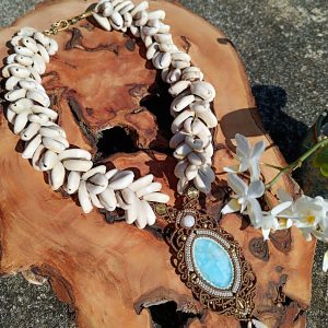Collier smithsonite et cauris