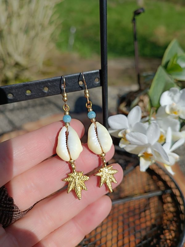 Boucles d'oreilles cauris feuille de chanvre – Image 2